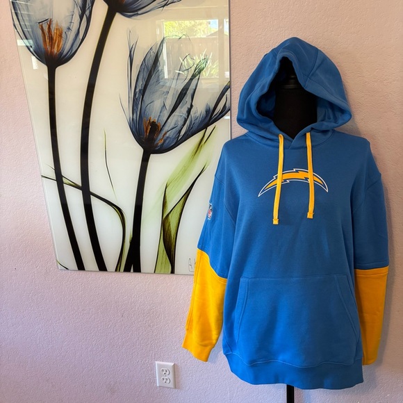 Chargers NFL sweatshirt hoodie size medium - Picture 1 of 5